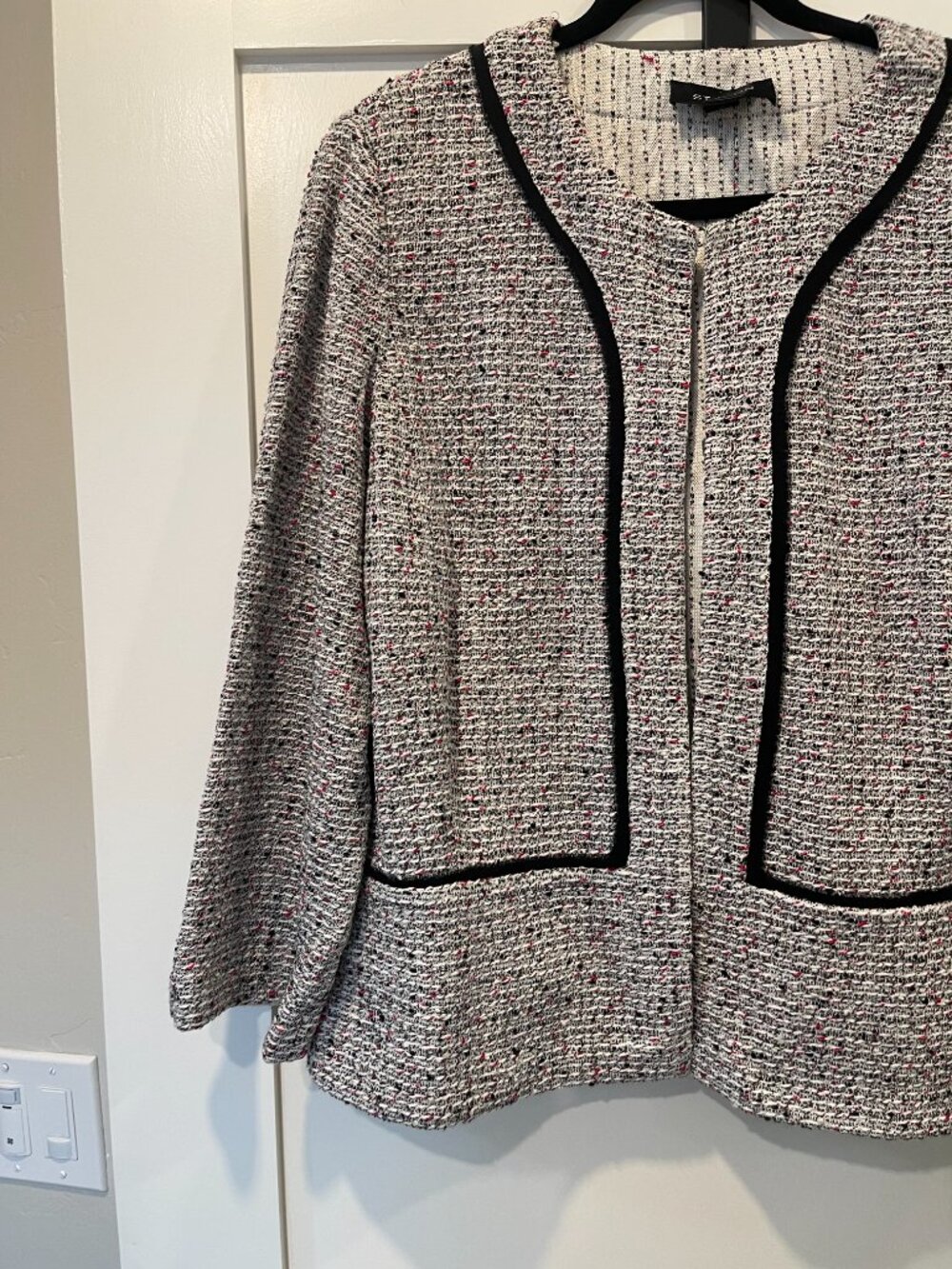 St. John Jacket - Picture 9 of 10